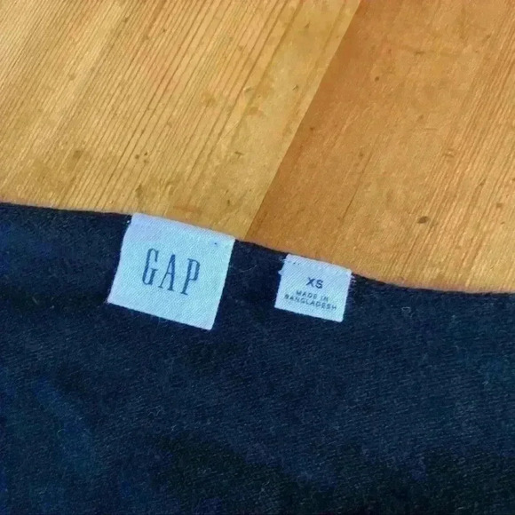 Gap V neck Black Sweater - Picture 9 of 9